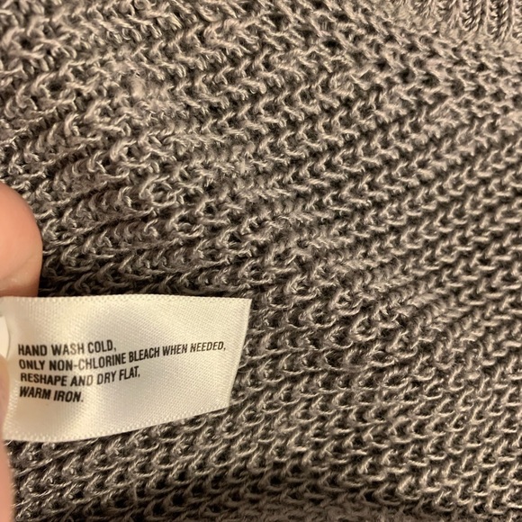 Beautiful Gap Knit Sweater - Picture 4 of 7